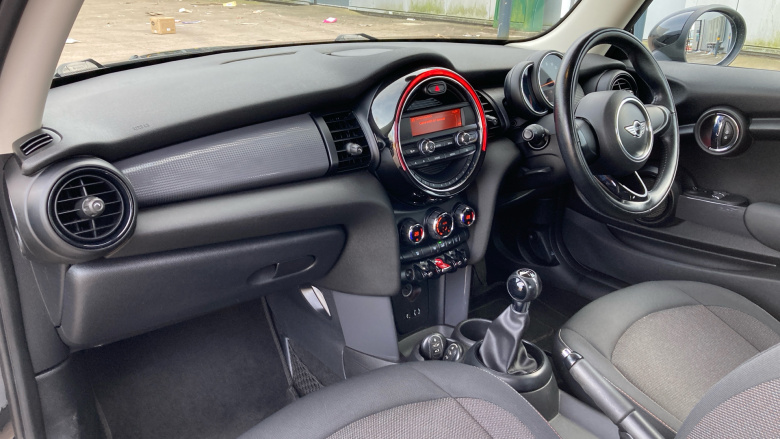 MINI Hatchback 1.5 Cooper D 3dr Diesel Hatchback